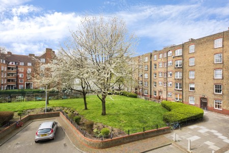 3 Bedrooms, Flat at Globe Road, Bethnal Green E2